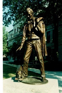Abraham Lincoln and pig statue